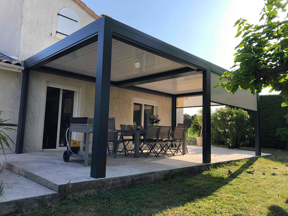 Pergola avec un salon de jardin