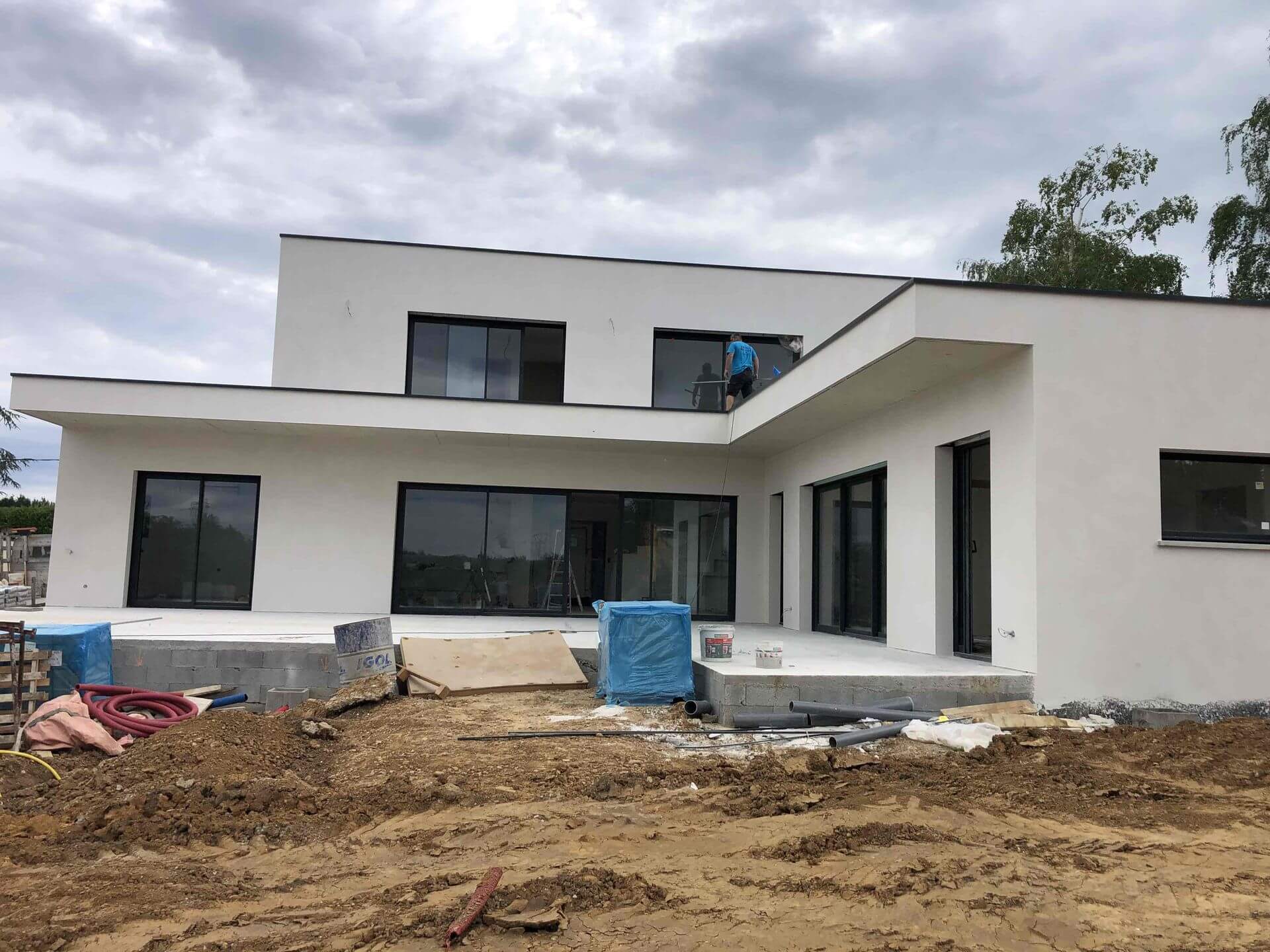 Travaux d'une maison avec des fermetures extérieures